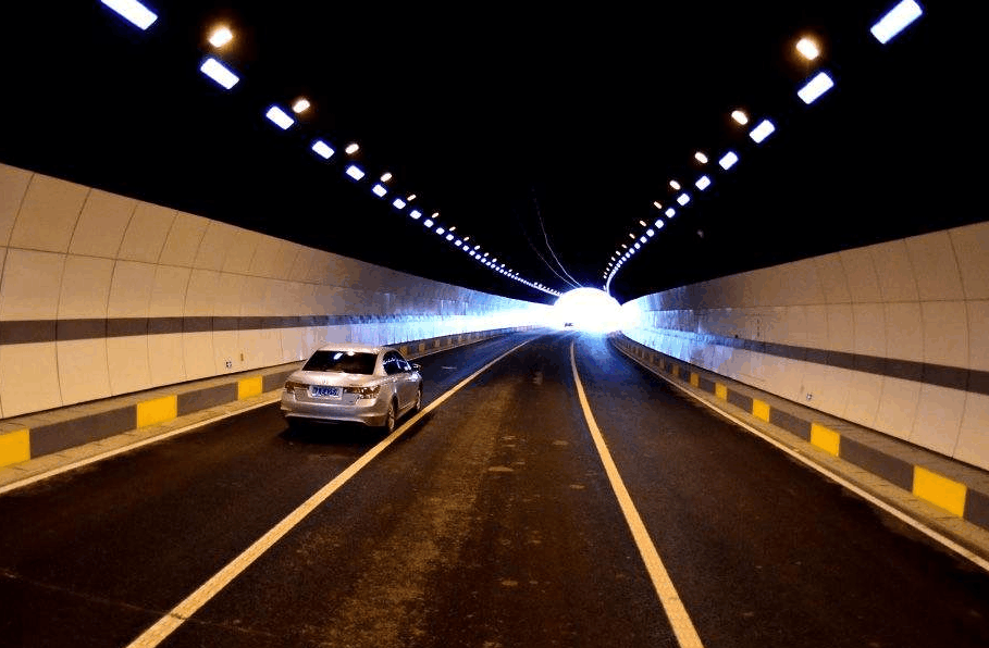 隧道里行駛為什么不能變道？(圖1)